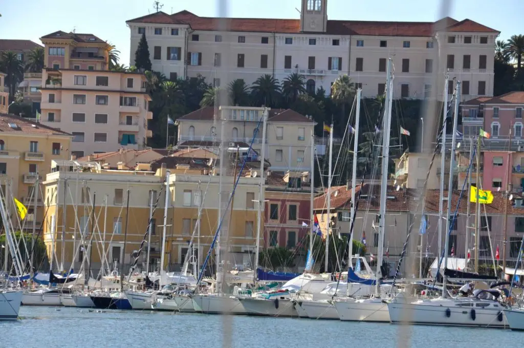 Blick auf den Yachthafen von Porto Maurizio