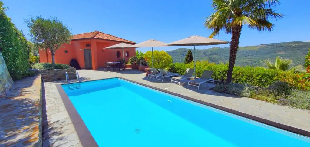 Ferienhaus in Ligurien mit Pool: Casa Rossa,.Blick auf den Pool