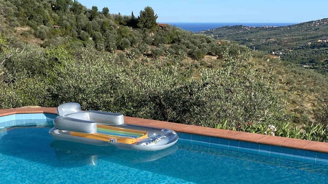 Ferienhaus in Ligurien mit Pool: Casa Luce Pool mit Aussicht