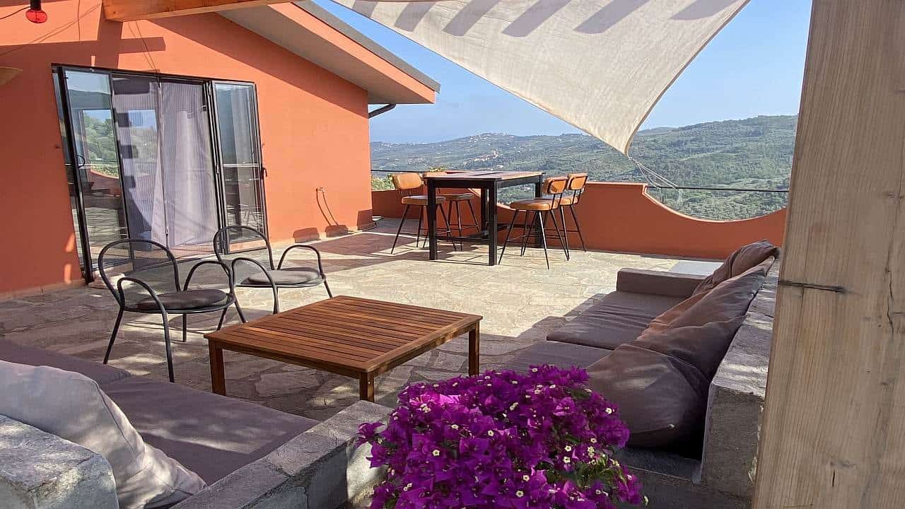 Ferienhaus in Ligurien mit Pool: Casa Luce Terasse mit Aussicht